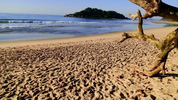 Praia Branca (ou Prainha Branca): combinação de tranquilidade e preservação no Guarujá