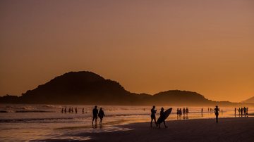 Praia de São Lourenço une beleza natural e atrativos da Riviera