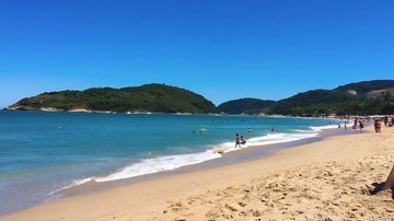 Praia do Pernambuco: lugar de casas sofisticadas e mansões no Guarujá