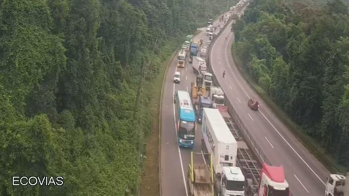 Rodovias do litoral paulista têm interdição e congestionamento na manhã desta quinta (19)