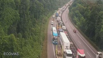 Rodovias do litoral paulista têm interdição e congestionamento na manhã desta quinta (19)