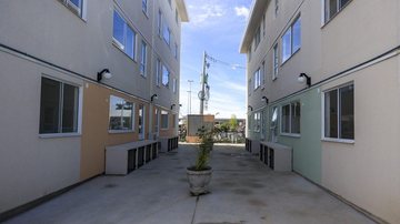 Governo entrega casas sobre as águas e muda cenário de mangue em Santos
