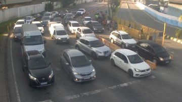 Acompanhe as travessias do litoral de SP na manhã deste domingo (26)