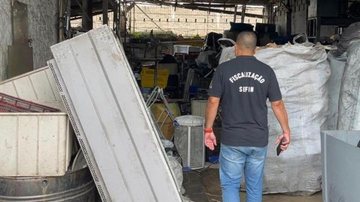 Bares e adegas viram alvo de fiscalização e multas em forças-tarefas de Santos