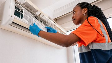 Mulheres podem se qualificar em manutenção de ar-condicionado em Santos