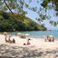 Entre trilhas estrutura e mar calmo, Prainha conquista turistas em Caraguatatuba