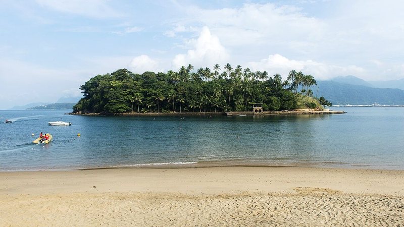 Com águas calmas, Ilha das Cabras se destaca como santuário ecológico e destino de mergulho em Ilhabela