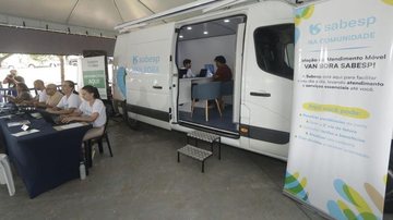 Mutirão da Sabesp leva desconto na conta de água a moradores de Santos