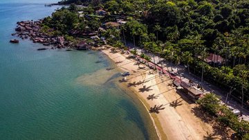 Praia da Pedra do Sino: o mistério das pedras que cantam em Ilhabela