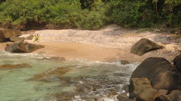 Praia das Conchas reúne mar calmo e cenário paradisíaco em Ubatuba