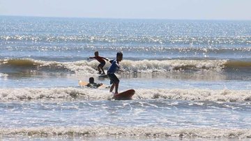 Praia das Palmeiras em Caraguatatuba tranquilidade, natureza e lazer à beira-mar