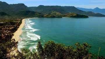 Praia de Toque-Toque Grande contraria o nome com orla de 600 metros e muito sossego em São Sebastião