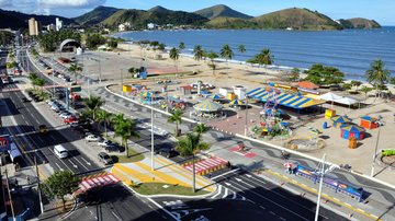 Praia do Centro em Caraguatatuba: lazer, esportes e fácil acesso na orla da cidade