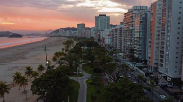 Praia do Gonzaga oferece comércio, cultura e gastronomia em Santos