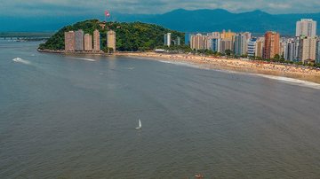 Praia do Gonzaguinha, em São Vicente, combina mar tranquilo e atrações históricas