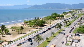 Praia do Indaiá refúgio para famílias com vista privilegiada em Caraguatatuba