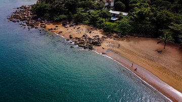 Praia Grande, em Ilhabela, reúne conforto, lazer e pôr do sol inesquecível