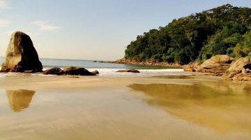Praia Preta (ou Prainha Preta): deserta e de areia escura