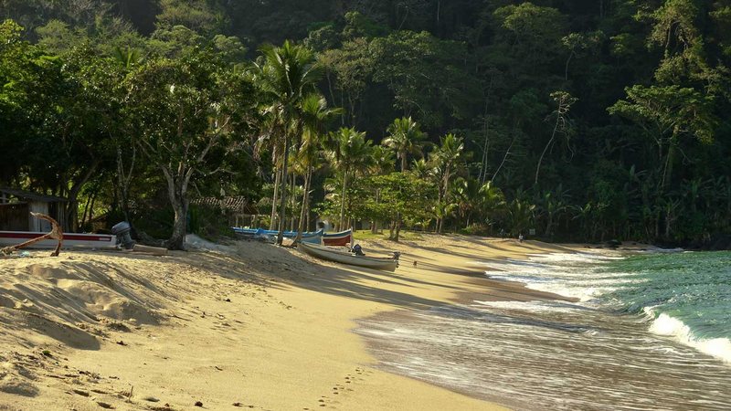 Praia Vermelha: onde o silêncio e o mar definem a experiência