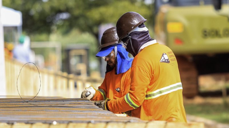 Proposta eleva salário mínimo paulista para R$ 1.874 e supera piso federal