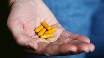 Risco ao fígado: Anvisa muda regras e impõe alerta em suplementos de cúrcuma