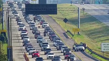 Rodovia do litoral de SP tem tráfego lento na manhã deste sábado (25); acompanhe