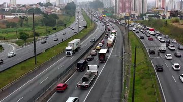Rodovias Anchieta e dos Imigrantes têm congestionamento e lentidão na manhã desta quarta (29)