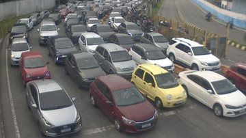 Travessia do litoral paulista registra demora na manhã desta sexta (10); acompanhe