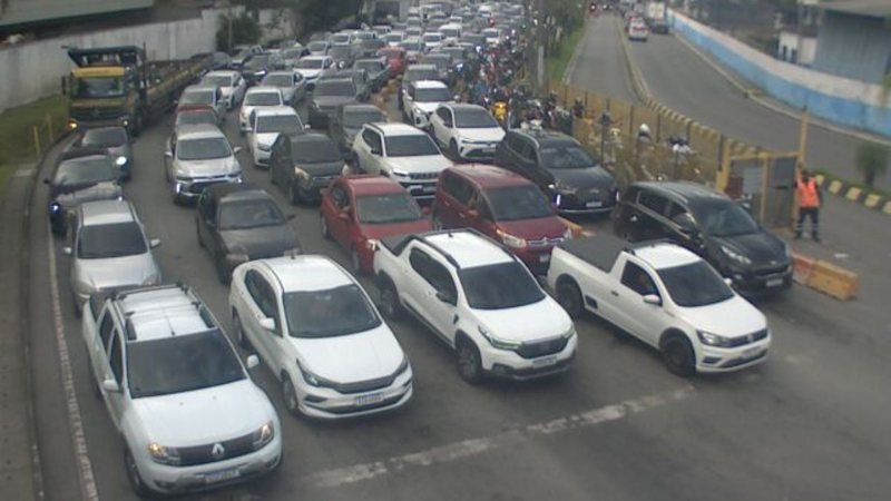 Travessias do litoral de SP tem demora e paralisação na manhã desta quinta (9); acompanhe