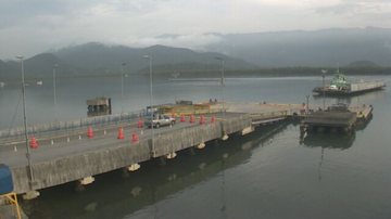 Veja a travessia de balsas Guarujá-Bertioga na manhã desta segunda (27)