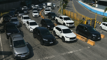 Maré alta influencia travessia entre Santos e Guarujá nesta segunda-feira (11)