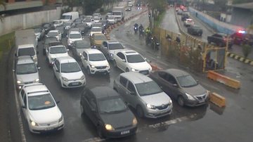 Fila da travessia Santos-Guarujá