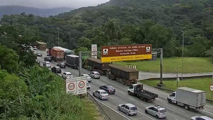 Anchieta tem interdição parcial no sentido litoral na tarde deste sábado (9)