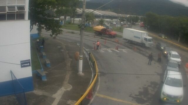 Balsa de Ilhabela tem espera padrão na fila, neste fim de tarde de sexta (22)
