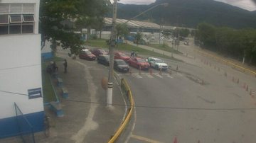 Balsa de Ilhabela tem tempo padrão de espera na fila, neste fim de tarde de sexta (29)