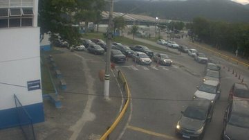 Travessia entre São Sebastião e Ilhabela tem fila de 30 minutos