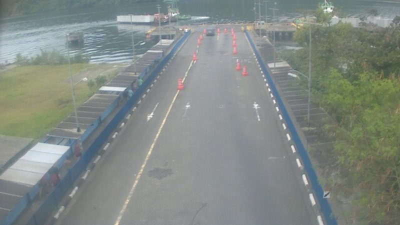 Balsa Guarujá-Bertioga tem fila de 20 minutos na tarde de sábado (9)