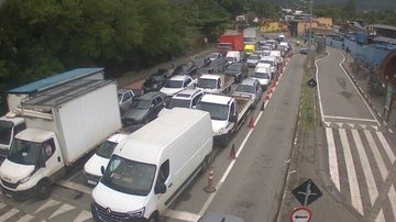 Balsa Ilhabela tem filas intensas na tarde desta segunda-feira (18)