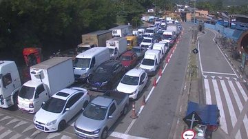 Balsa Ilhabela tem filas intensas nesta tarde de quarta-feira (14)