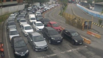 Balsa Santos-Guarujá tem espera de 15 minutos na manhã do sábado (9)