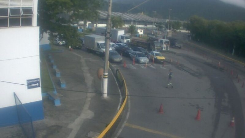 Balsa São Sebastião-Ilhabela tem meia hora de espera na manhã desta segunda (4)