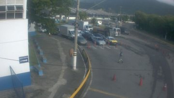 Balsa São Sebastião-Ilhabela tem meia hora de espera na manhã desta segunda (4)
