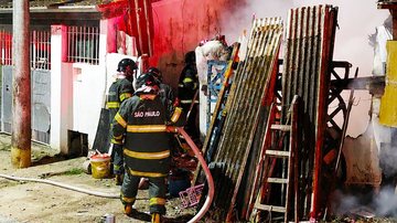 imagem da ação dos bombeiros