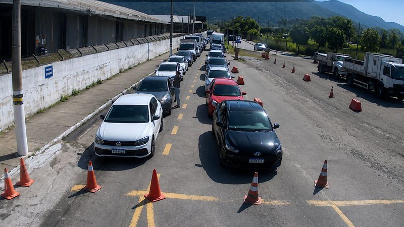 Travessia para Ilhabela chega a 90 minutos de espera nesta segunda-feira (11)
