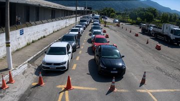 Travessia para Ilhabela chega a 90 minutos de espera nesta segunda-feira (11)