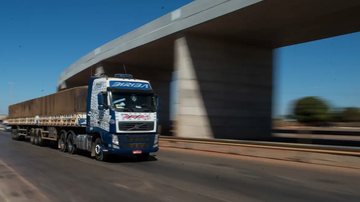 Curso gratuito prepara mulheres para transporte de cargas na Baixada Santista
