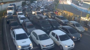 Fila da balsa Santos-Guarujá tem espera curta na manhã desta segunda (11)