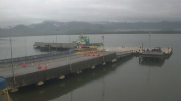 Balsa Bertioga-Guarujá é atendida por uma embarcação na manhã do domingo (24)