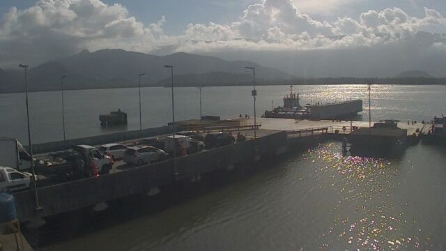 Fila na balsa entre Bertioga e Guarujá chega a 40 minutos nesta quarta-feira (6)