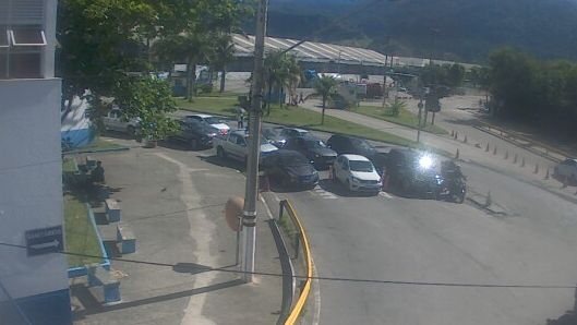 Fila na balsa São Sebastião-Ilhabela chega a 30 minutos de espera na tarde desta terça (11)